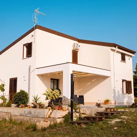 Arianna, Il Piacere Di Vivere Nella Natura. Villa Alcamo